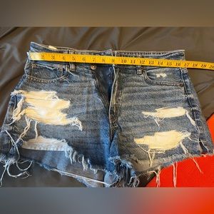 American Eagle Distressed Shorts Size 10